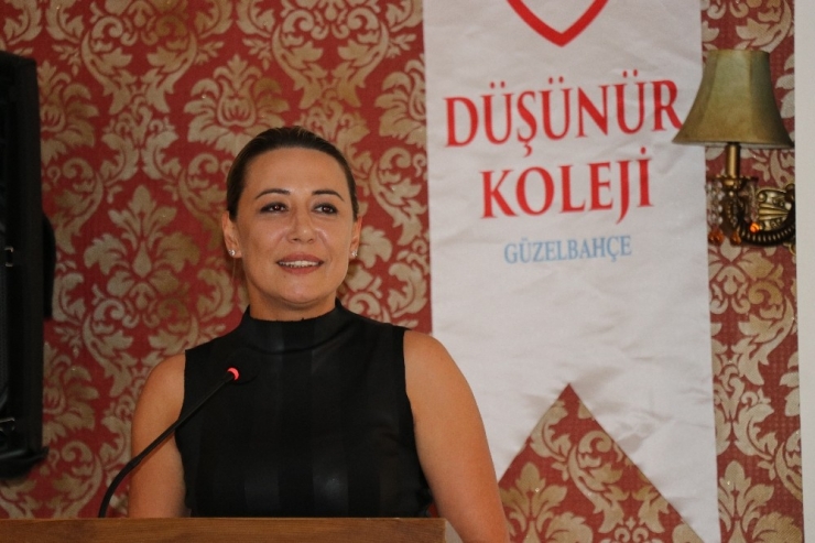 Düşünür Koleji Yetkilileri Velilerle Bir Araya Gelerek Okulu Tanıttı