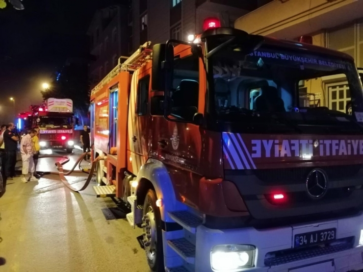 İş Yerinden Yükselen Dumanlar Mahallede Paniğe Neden Oldu