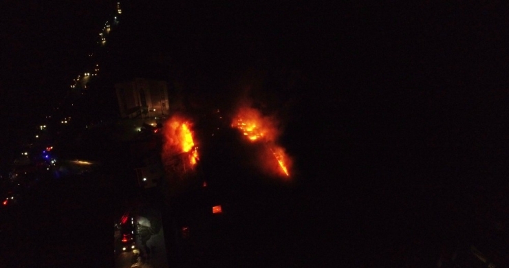 Fındık Fabrikası Alev Topuna Döndü