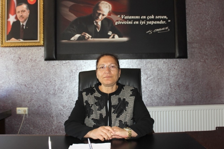 ‘Hükümet Kadın’ Makam Koltuğuna Oturdu