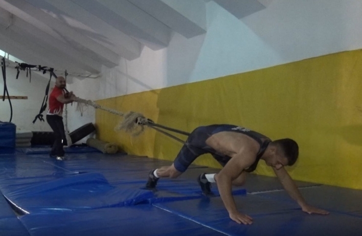 Ağabeyinin Teşvikiyle Güreşe Başladı, Şimdi Başarıdan Başarıya Koşuyor