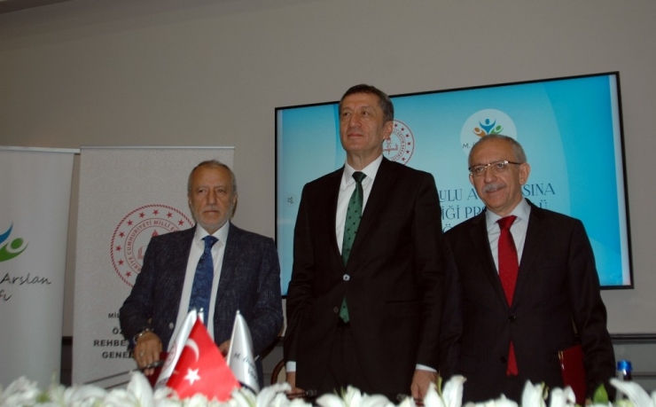 Milli Eğitim Bakanlığı İle M. İhsan Arslan Vakfı Arasında İş Birliği Protokolü İmzalandı