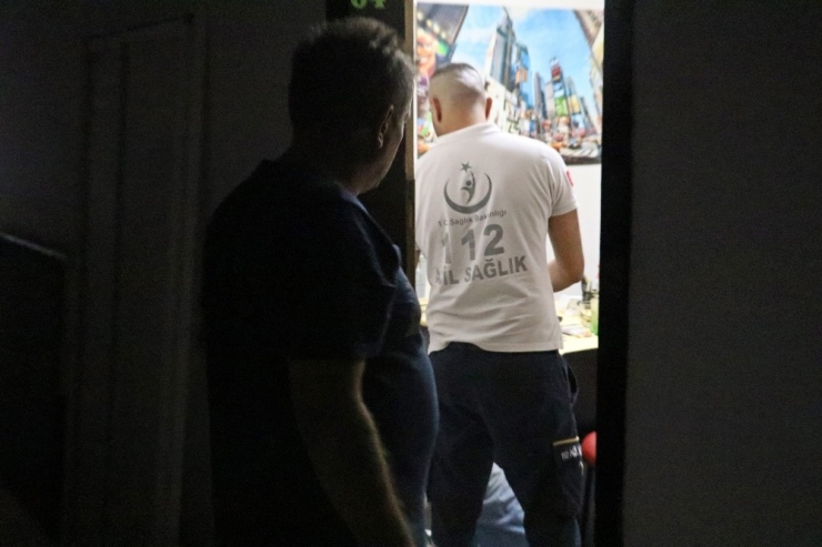 Kiloları Yüzünden Hayata Küsen Adam, Bilgisayar Başında Ölü Olarak Bulundu