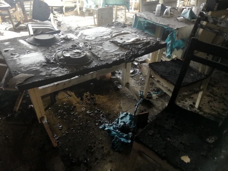 Maaşını Alamadı, Restoranı Yaktı