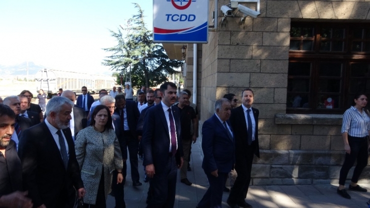 Bakan Kurum Isparta Millet Bahçesi Yapılacak Bölgede İncelemelerde Bulundu