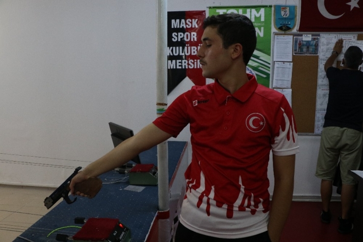 Babasının Tavsiyesiyle Atıcılığa Başladı, Şimdi Rekorları Alt Üst Ediyor