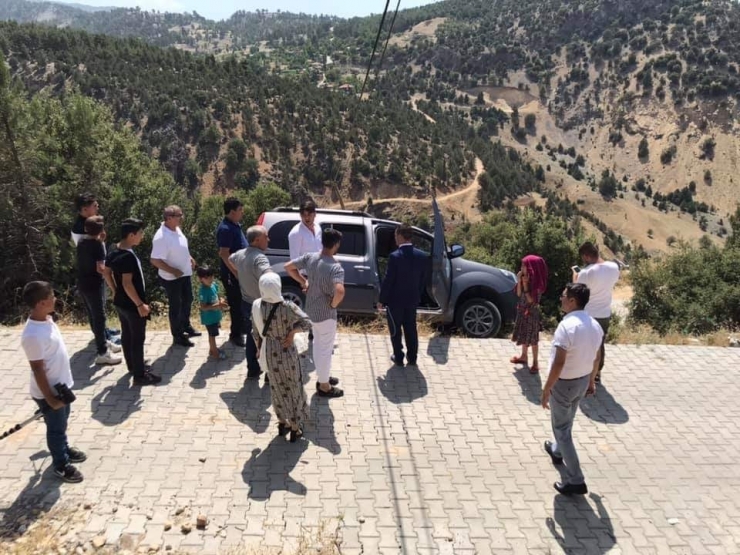 Ticari Araç Uçuruma Yuvarlanmaktan Son Anda Kurtuldu