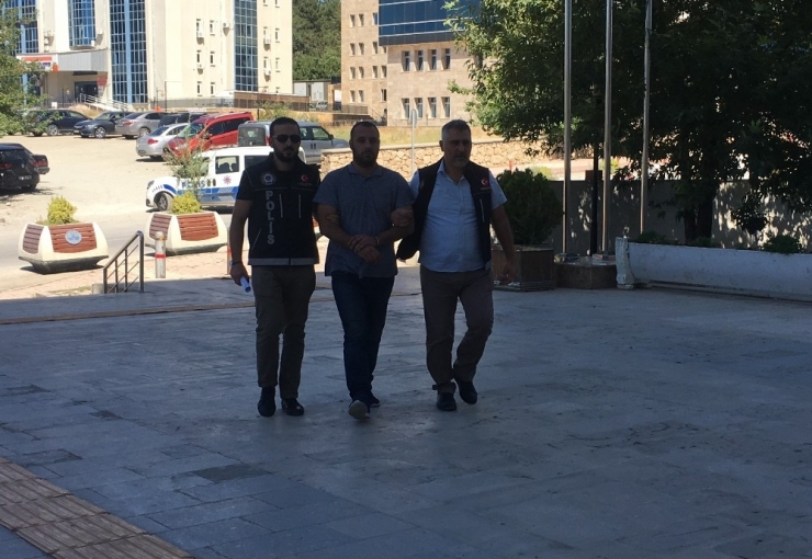 Polis Önce İçiciyi, Sonra Uyuşturucu Satıcısını Yakaladı