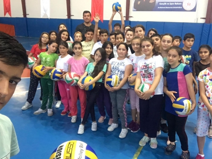 Develi’de Voleybol Coşkusu