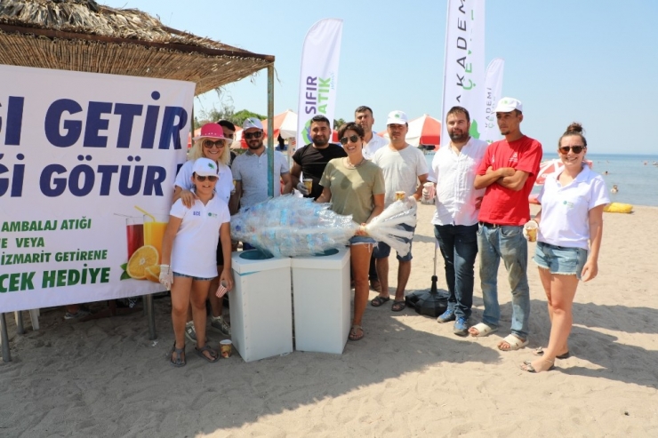 Sahilden Bir Kamyon Dolusu Ambalaj Atığı Çıktı