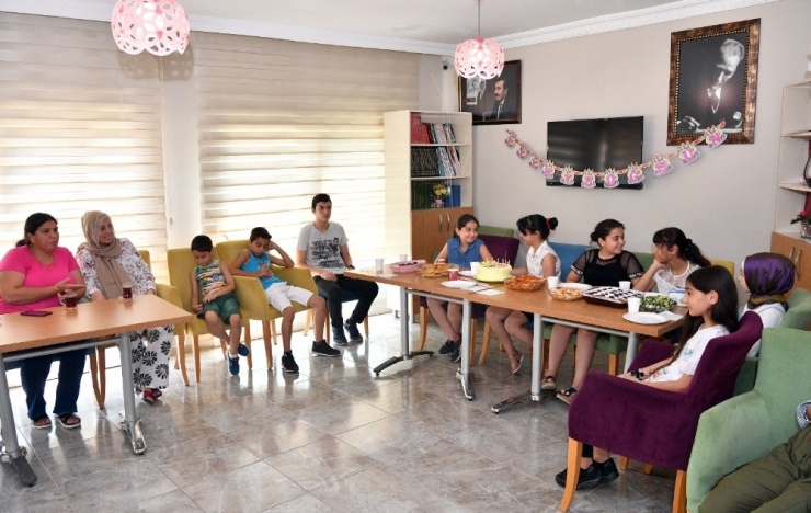 Kadın Sohbet Evi’nde Doğum Günü Kutlaması