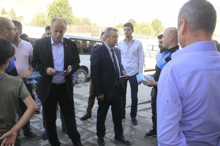 Hakkari Polisi Dolandırıcılığa Karşı Broşür Dağıttı