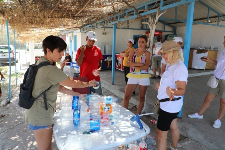 Sahilden Bir Kamyon Dolusu Ambalaj Atığı Çıktı