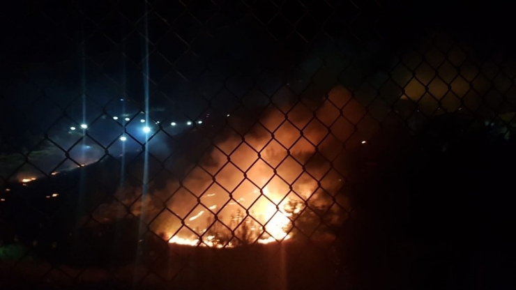 Tarihi Mardin Kalesi’nin Eteklerinde Arazi Yangını