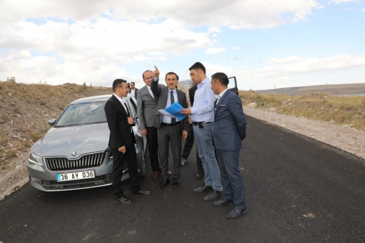 Kars’ta Köy Yolları Sıcak Asfalt Oluyor