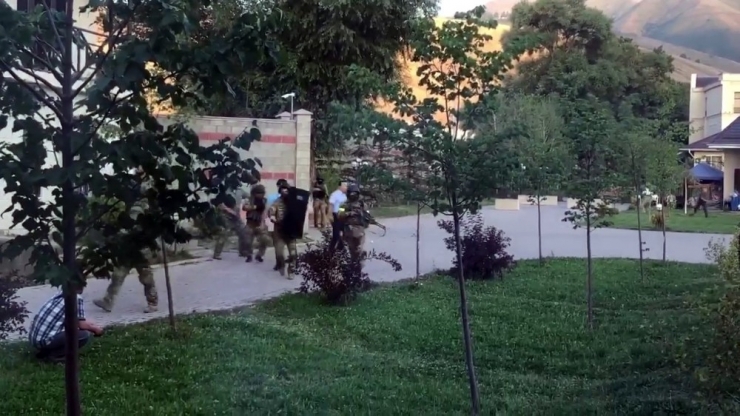 Kırgızistan’ın Eski Cumhurbaşkanı Atambayev Gözaltına Alındı