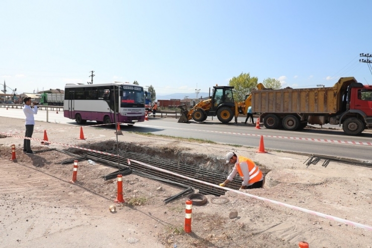 Körfez’de Aciliyet Gerektiren Üst Geçit İçin İlk Kazma Vuruldu
