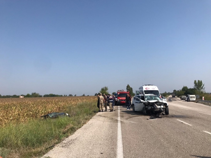 Osmaniye’de Otomobiller Çarpıştı: 1 Ölü, 3 Yaralı