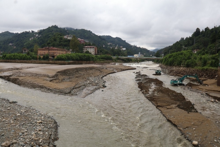 Rize’de Selde Kaybolan Şahsı Arama Çalışmaları 3. Gününde Devam Ediyor