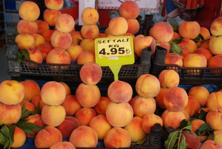 Şeftali Tarlada 1-1.5 Lira, Markette 4.95 Lira
