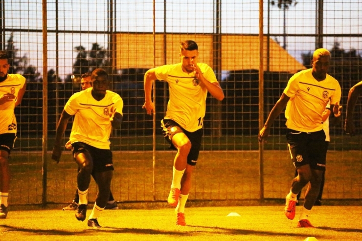 Yeni Malatyaspor, Partizan Maçının Taktiğini Çalıştı