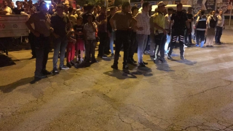 Motosikletten Düştü, Otobüsün Altında Can Verdi