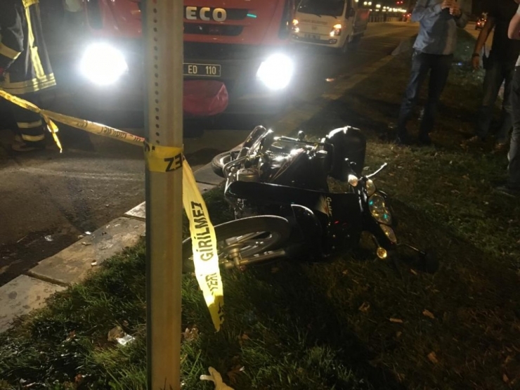 Motosikletten Düştü, Otobüsün Altında Can Verdi