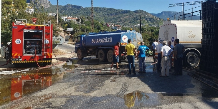 Alanya’da Plastik Kasa Fabrikasında Yangın Paniği
