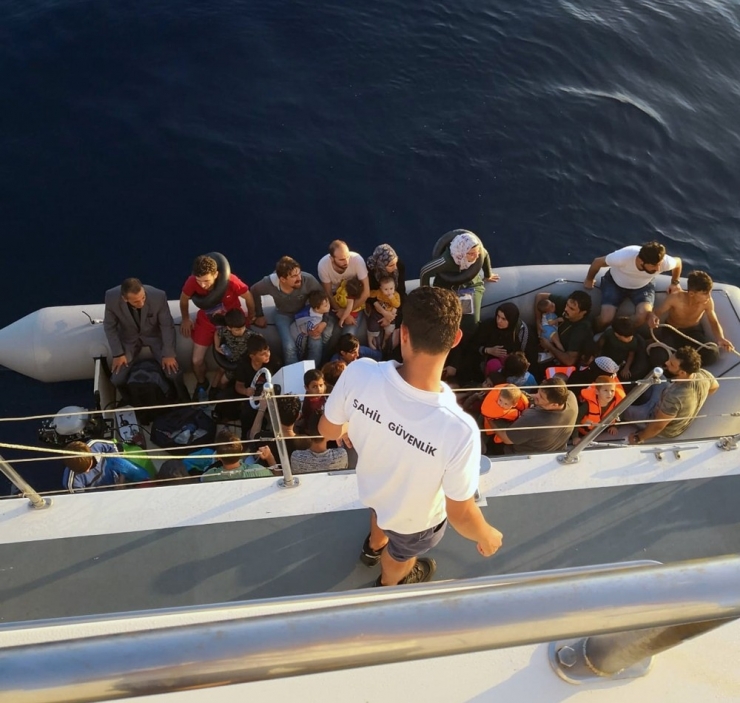 Didim’de Denizde Ve Karada 128 Göçmen Yakalandı