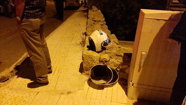 Dur İhtarına Uymayan Aracı Kovalayan Yunus Ekibi Kaza Yaptı: 1’i Polis 2 Yaralı