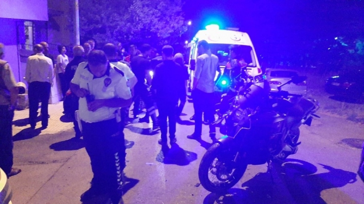 Dur İhtarına Uymayan Aracı Kovalayan Yunus Ekibi Kaza Yaptı: 1’i Polis 2 Yaralı