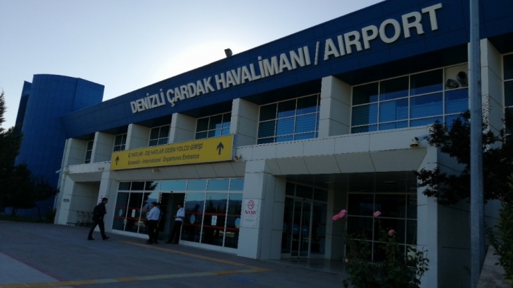 Çardak Havalimanı’nda Deprem Nedeniyle Asma Tavanda Çökmeler Meydana Geldi