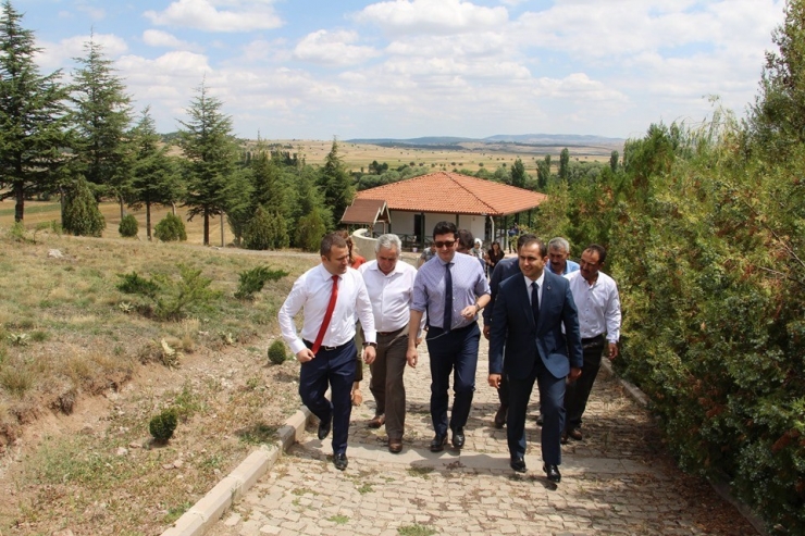 Dumlupınar’da Zafer Bayramı Öncesi Hazırlıklar Devam Ediyor