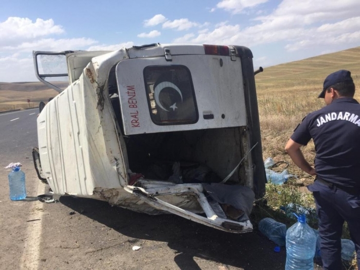 Kontrolden Çıkan Minibüs Takla Attı: 1 Yaralı