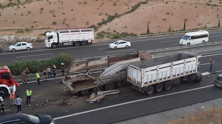 Kurbanlık Yüklü Tır Kaza Yaptı: 3 Kişi Yaralandı, Çok Sayıda Hayvan Telef Oldu