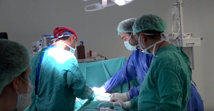 Kayseri Şehir Hastanesi’nde ’Güvercin Göğsü’ Hastalığına Ameliyatlı Çözüm