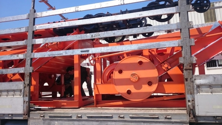 Sondaj Makineleri Silindirinden Uyuşturucu Fışkırdı