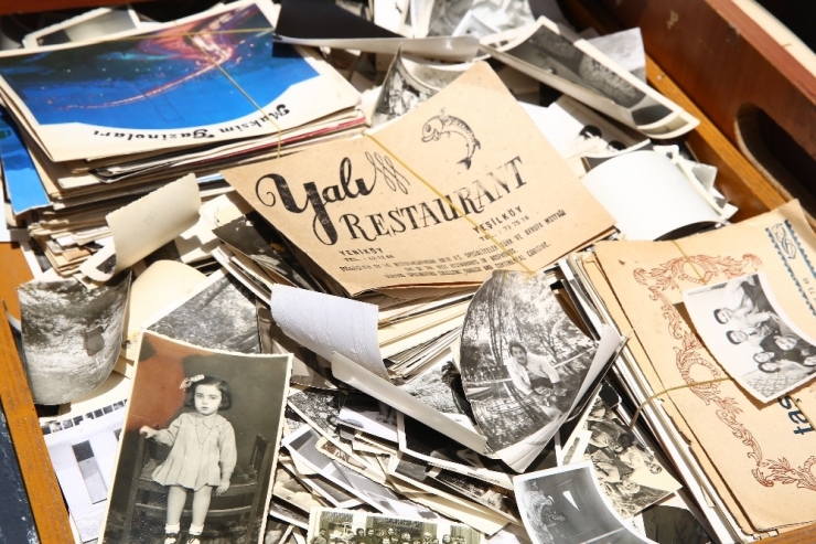 Kadıköy’de İki Ayrı Dünya Bir Arada: Çizgi Ve Sahaf