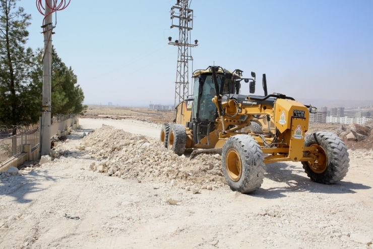 Karaköprü’de Yol Çalışmaları Devam Ediyor