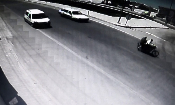 Karaman’da 2 Kişinin Yaralandığı Kaza Güvenlik Kamerasında