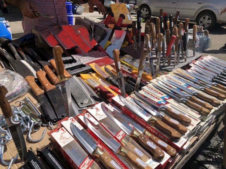 Kars’ta Bıçaklar Tezgahlarda Yerini Aldı