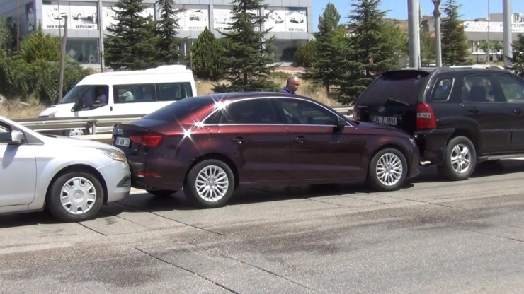 Kırıkkale’de 6 Araçlı Trafik Kazası: 3 Yaralı