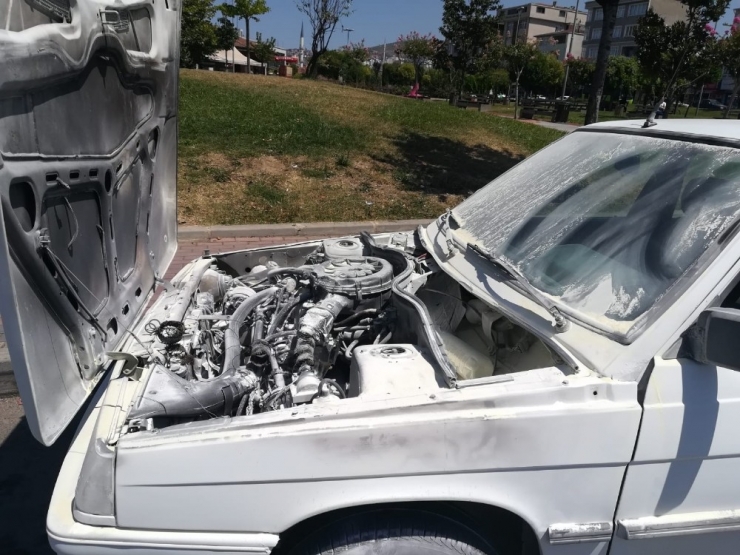 Seyir Halindeki Otomobili Küle Dönmekten İtfaiye Kurtardı