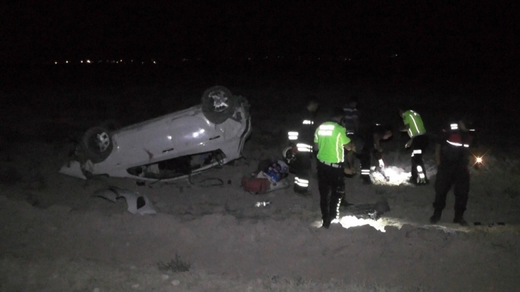 Otomobil Tarlaya Uçtu: 1’i Bebek 5 Yaralı