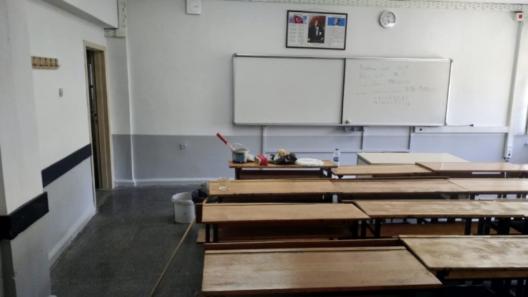 Körfez’deki Okullara Boya Ve Tadilat Desteği