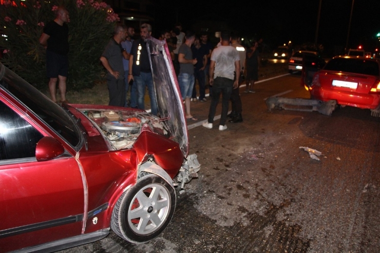 Aynı Yönde Seyreden İki Araç Çarpıştı: 1 Yaralı