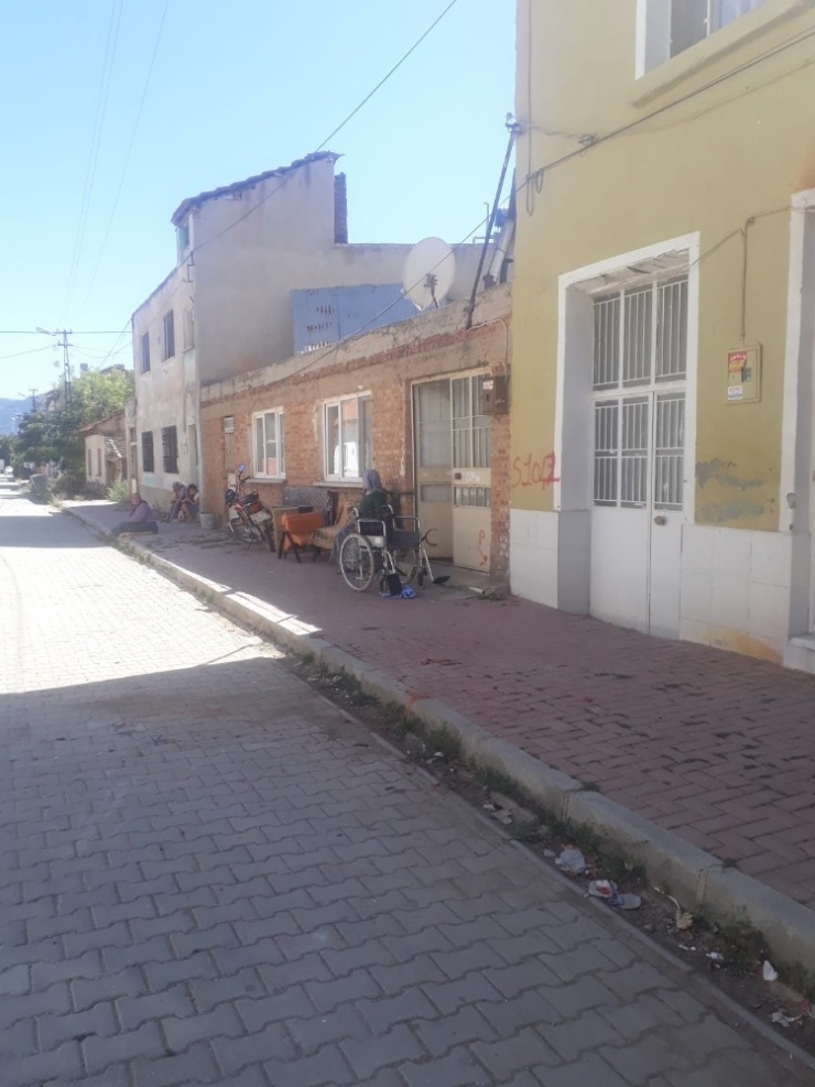 Afyonkarahisar İlçe Ve Köylerde Deprem Paniği