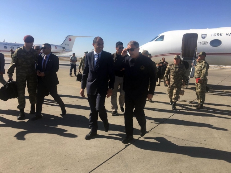 Milli Savunma Bakanı Akar, Beraberindeki Kuvvet Komutanlarıyla Kktc’de