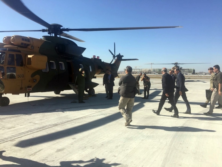 Milli Savunma Bakanı Akar, Beraberindeki Kuvvet Komutanlarıyla Kktc’de