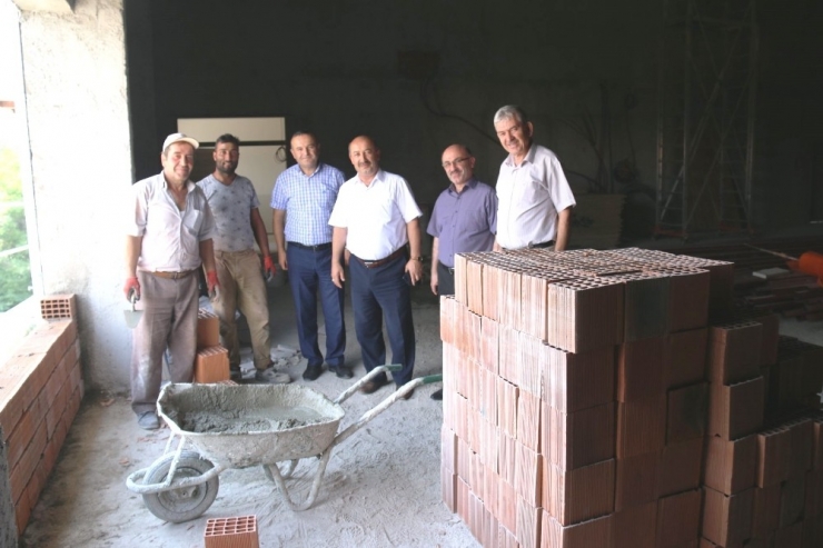 Müdür Başyiğit, Hisarcık İmam Hatip Ortaokulu İnşaatında İncelemelerde Bulundu